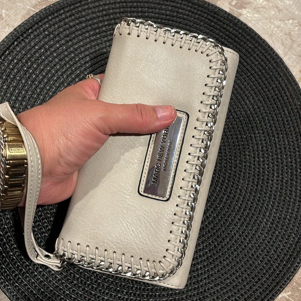 Nwt Andrew Marc New York Wallet Color White - image 5